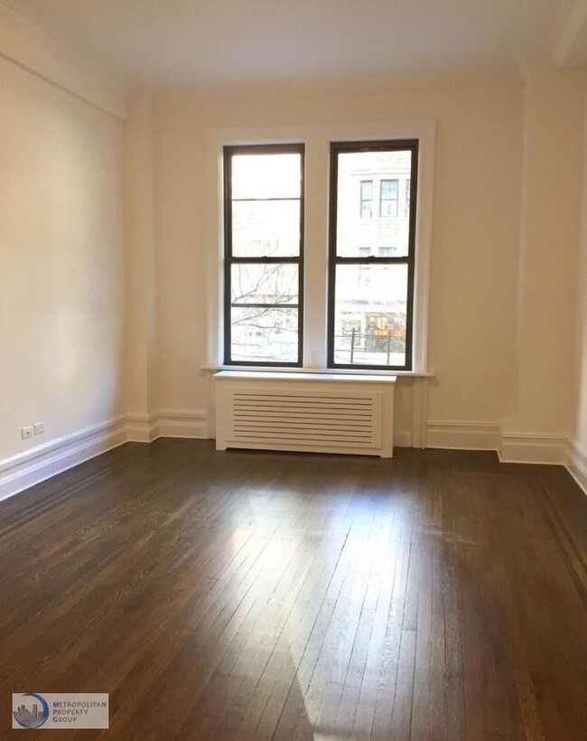 Building Photo - 166 W 72nd St