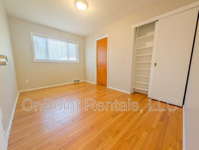 Foto del edificio - 14255 Cavell St
