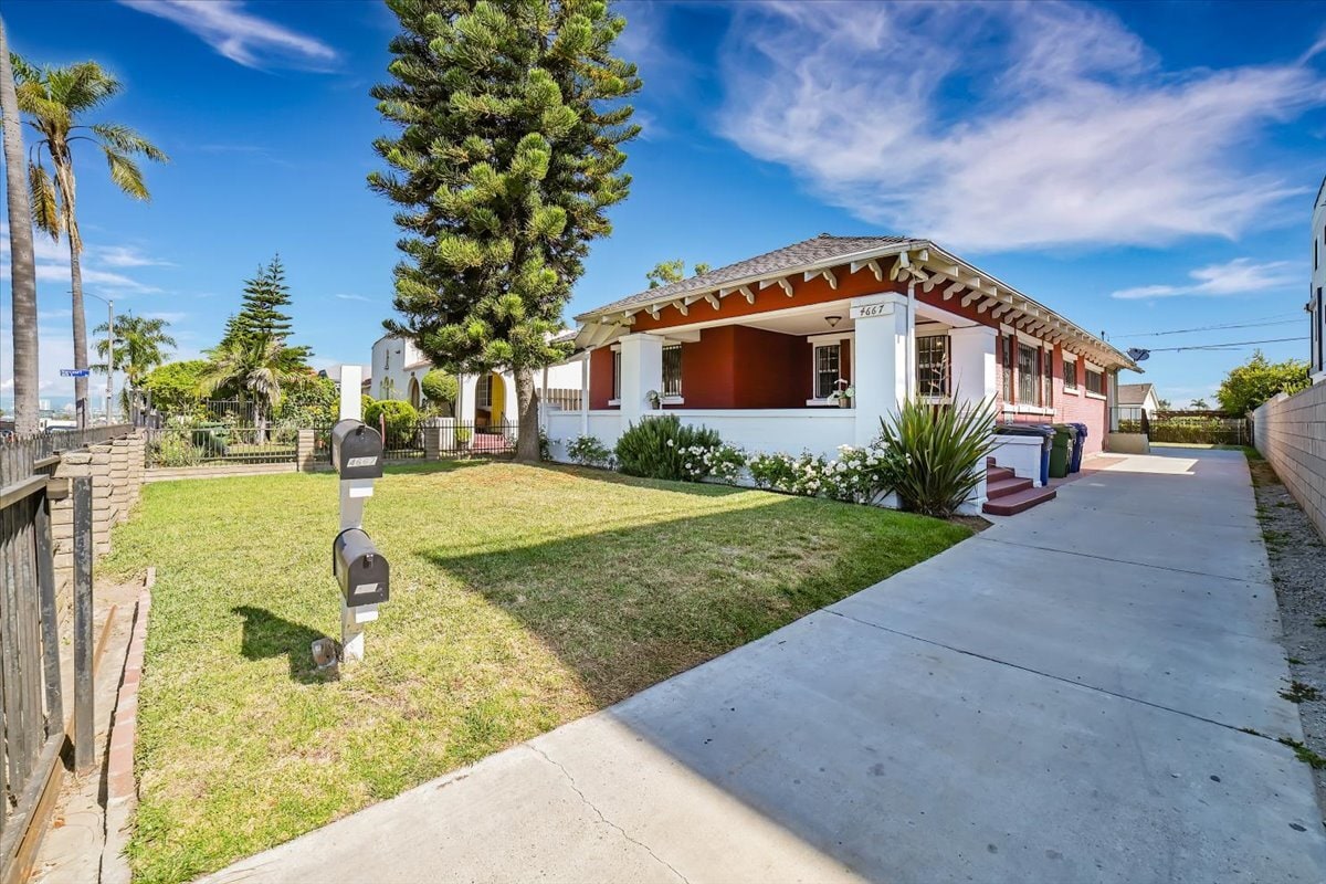 Foto principal - 4667 Pickford St