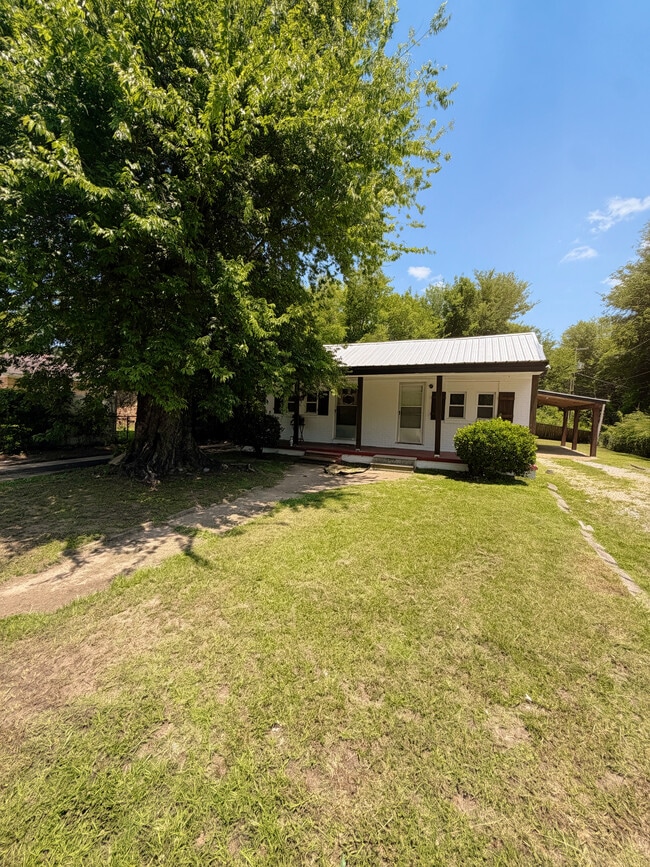 Building Photo - 514 S Martin Luther King Jr Dr