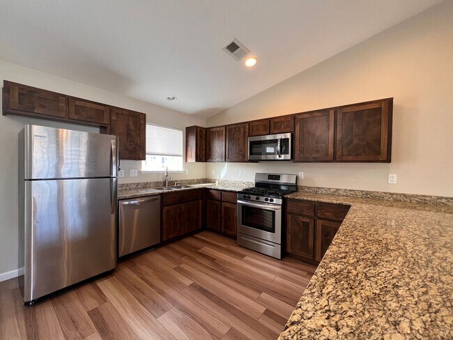 Foto del edificio - Newer 4 Bedroom 2 Bathroom Fallon Home