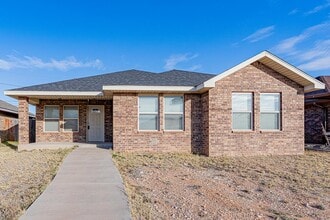 Building Photo - 1121 Laredo Dr