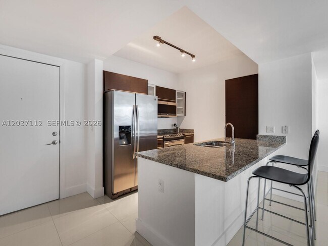 Building Photo - 950 Brickell Bay Dr