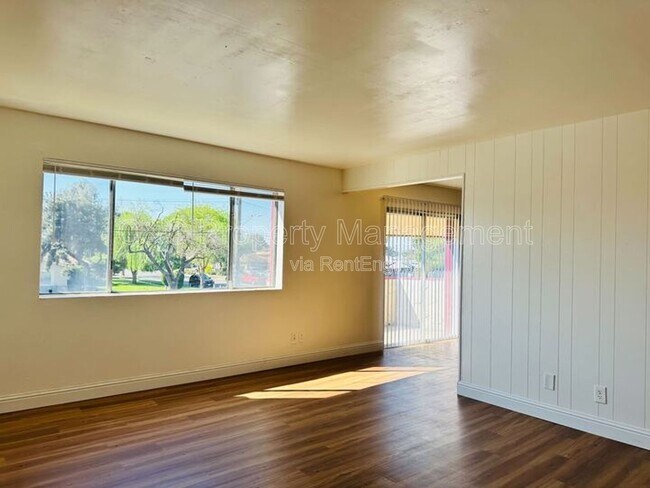 Foto del edificio - 1668 W Ashlan Ave