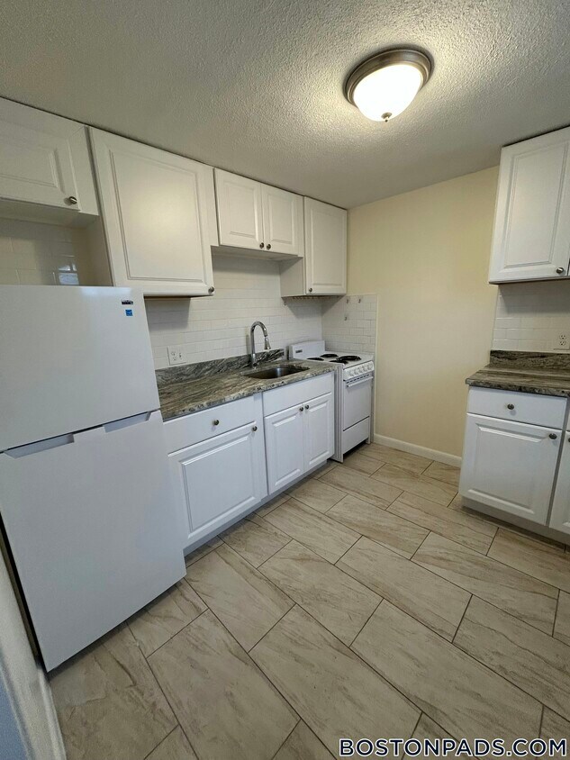 Foto principal - 180 N Beacon St