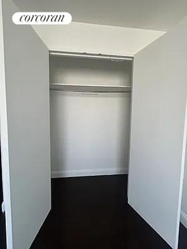 Foto del edificio - 327 E 101st St