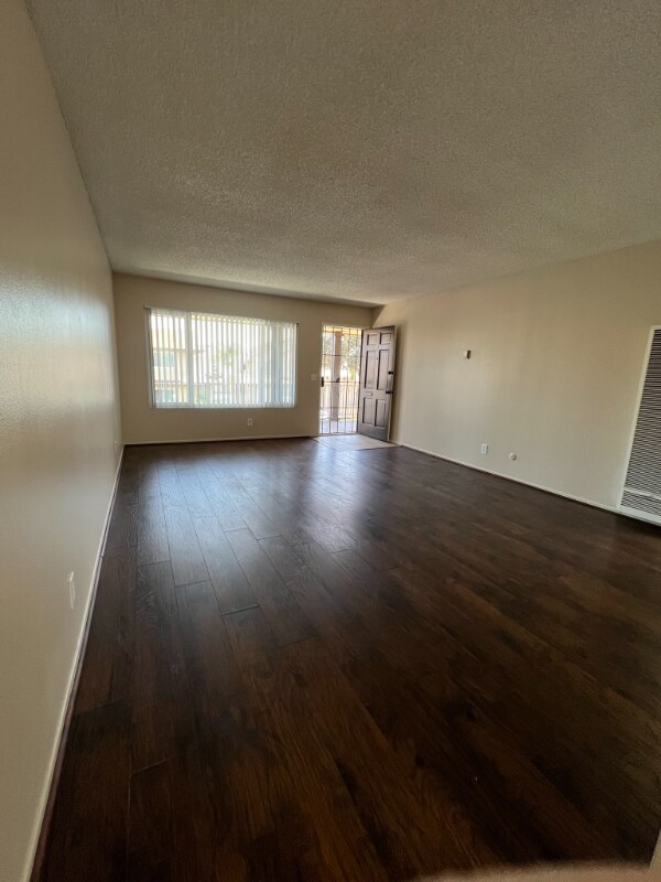 Foto del edificio - 900 S Highland Ave