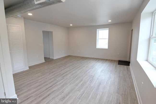 Building Photo - 32 E Blaine St