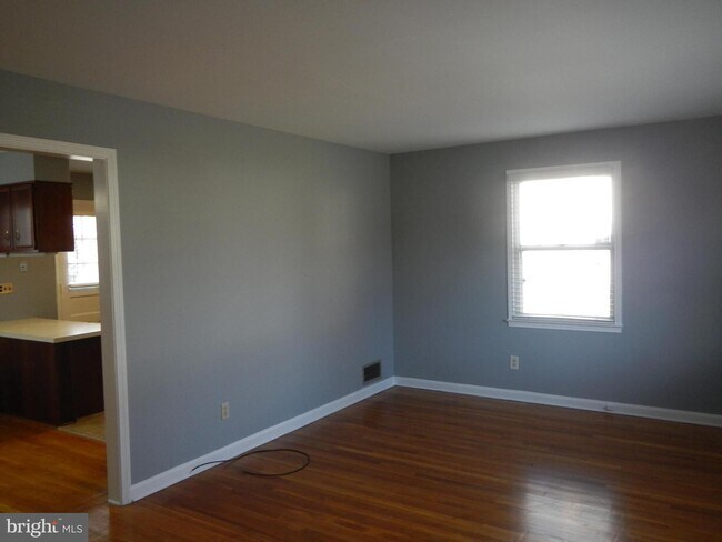 Building Photo - 3802 Denfeld Ave