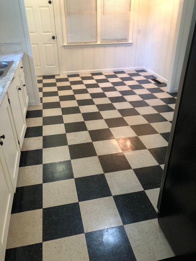 Primary Photo - 2 Bedroom, 1 Bathroom Home with Detached G...