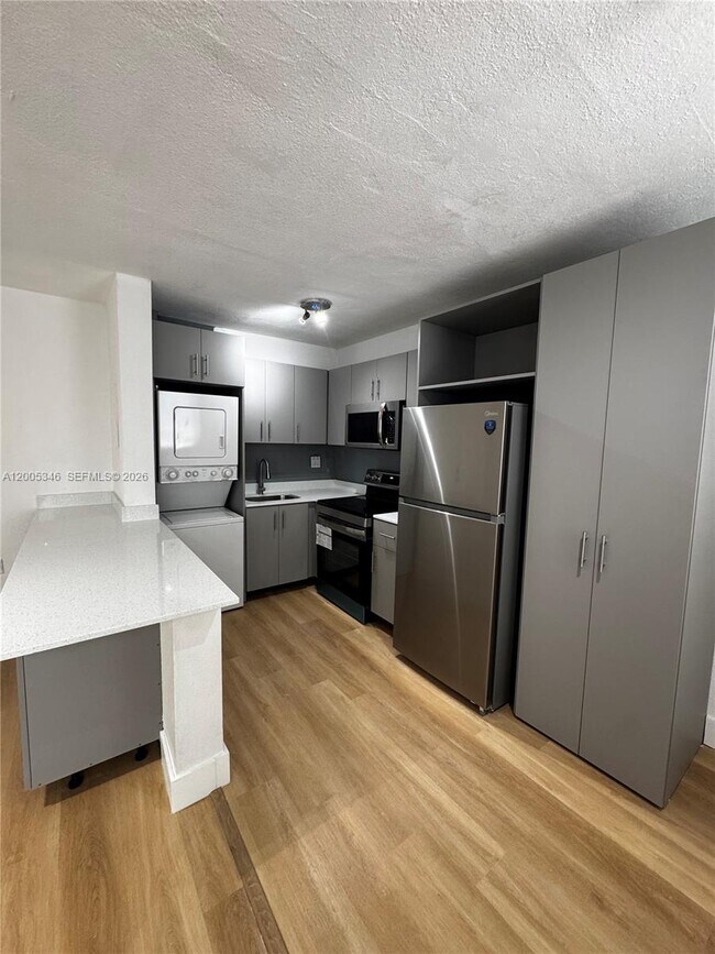 Foto del edificio - 7928 Harding Ave