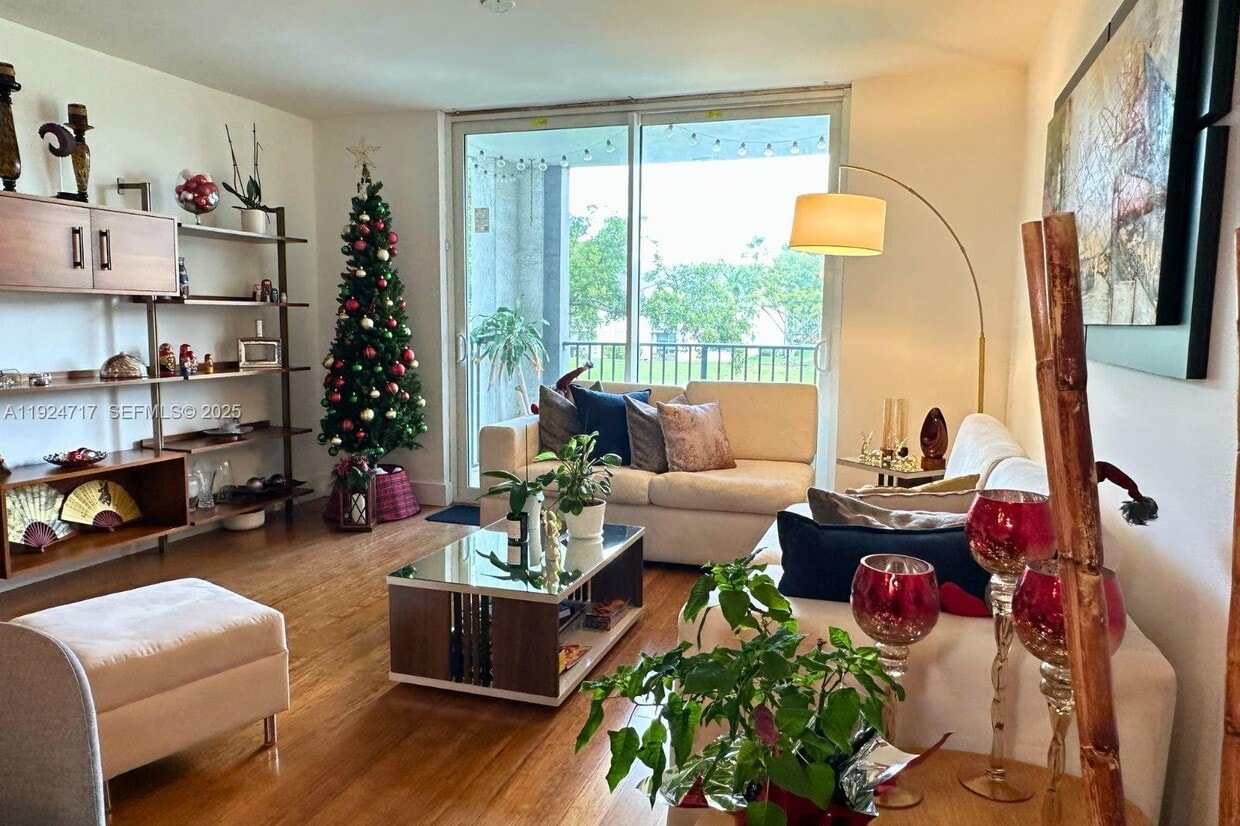 Foto principal - 4350 NW 107th Ave