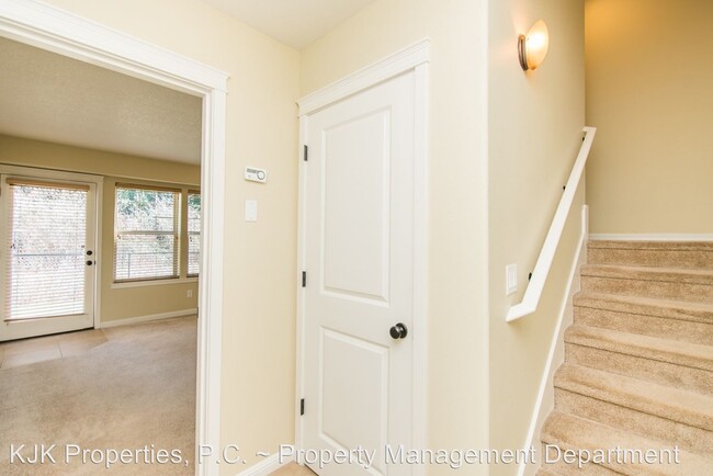 Foto del edificio - 308-394 SW Eastman Pkwy