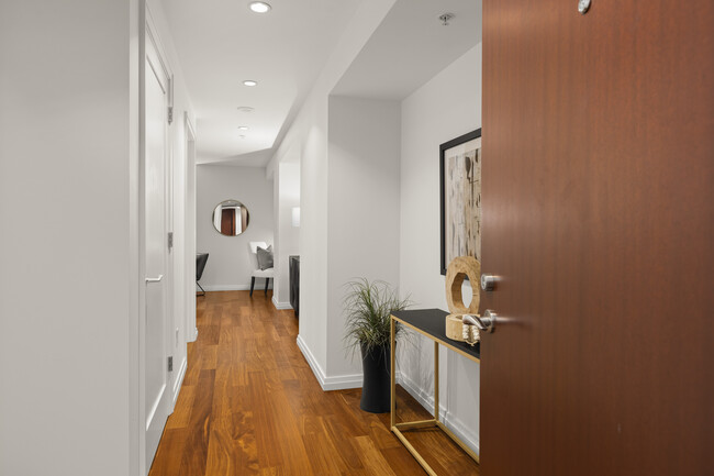 Foto del edificio - 500 106th Ave NE