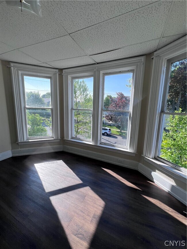 Building Photo - 146 E 2nd St