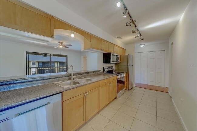 Foto del edificio - 10195 Sailwinds Blvd N
