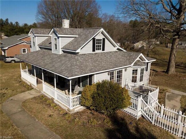Building Photo - 723 Sedge Garden Rd