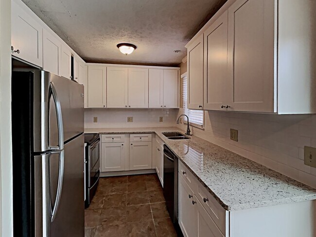 Building Photo - 5761 Lisa Ln