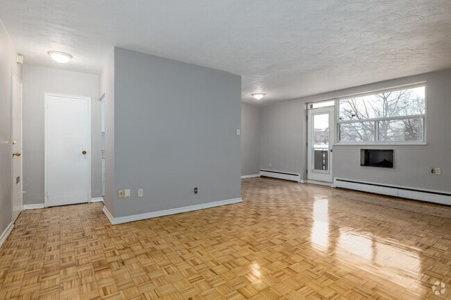 Interior Photo - 230 Nipigon St