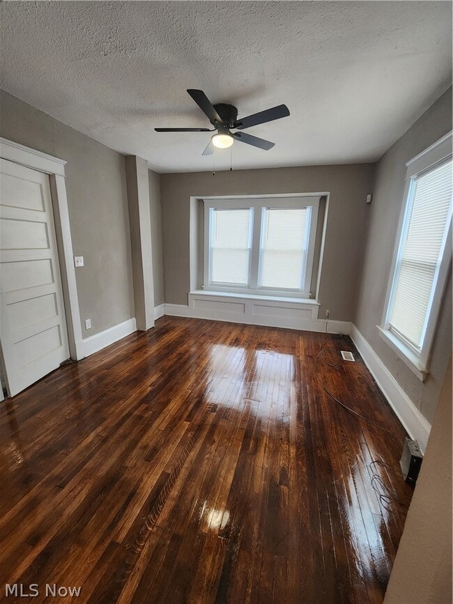 Foto del edificio - 10731 Morison Ave