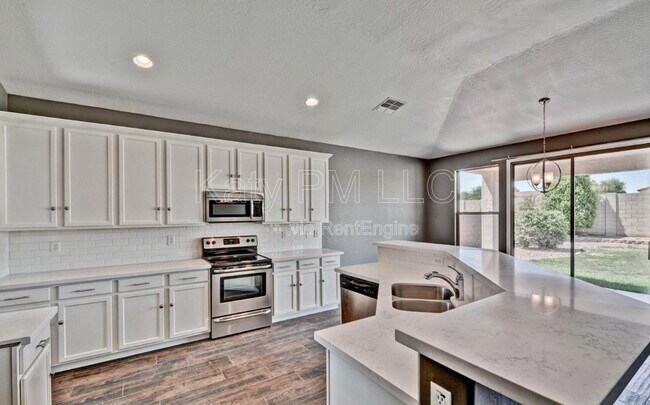 Foto del edificio - 14284 W Woodbridge Ave