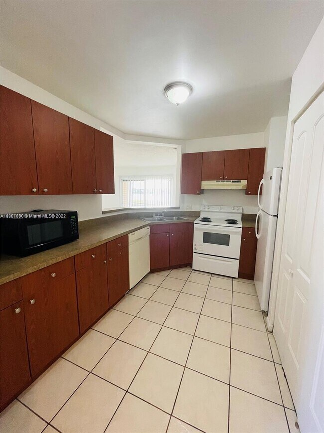 Foto del edificio - 3449 NW 44th St