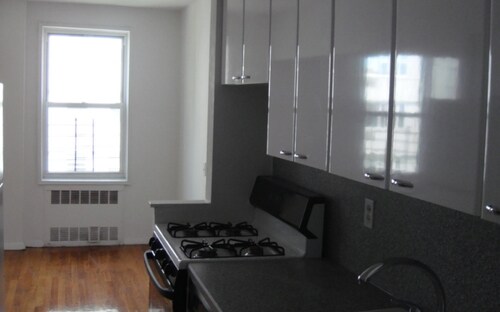 Foto del edificio - 88 W 12th St