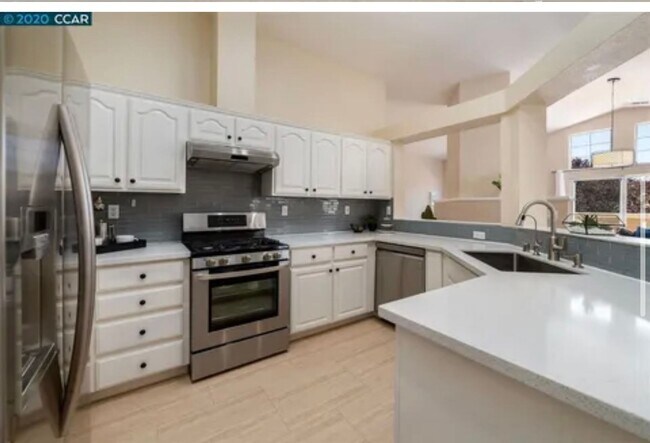 Foto del edificio - Two Bedroom/Two Bathroom Condo Available i...