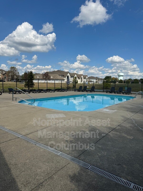 Foto del edificio - 785 Hidden Springs Dr