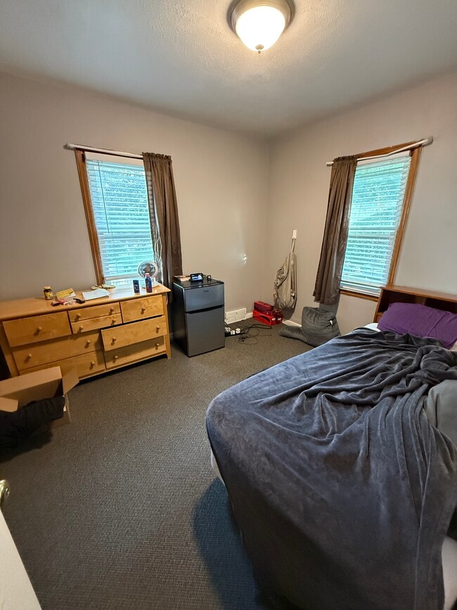 Main level bedroom - 1960 Lincoln Ave #4