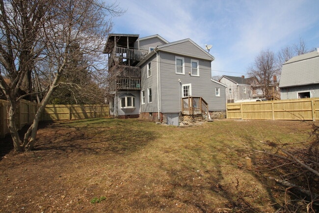 Foto del edificio - 319 Central Ave