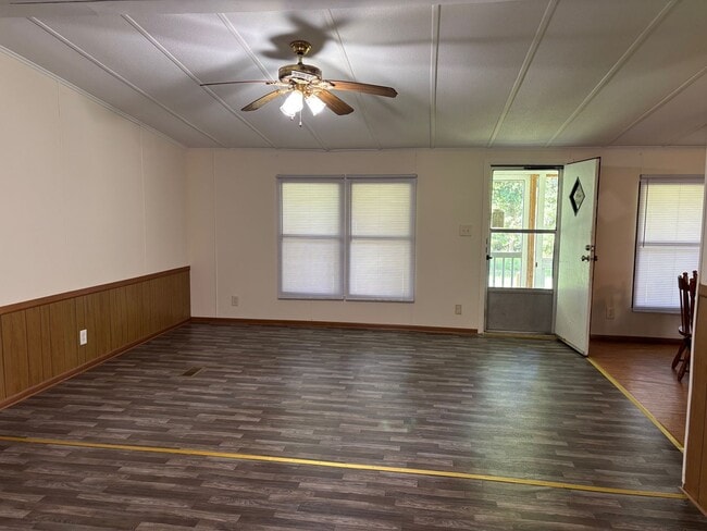 Building Photo - 3 BED, 2 BATH HOME ON PISGAH COVERED BRIDG...