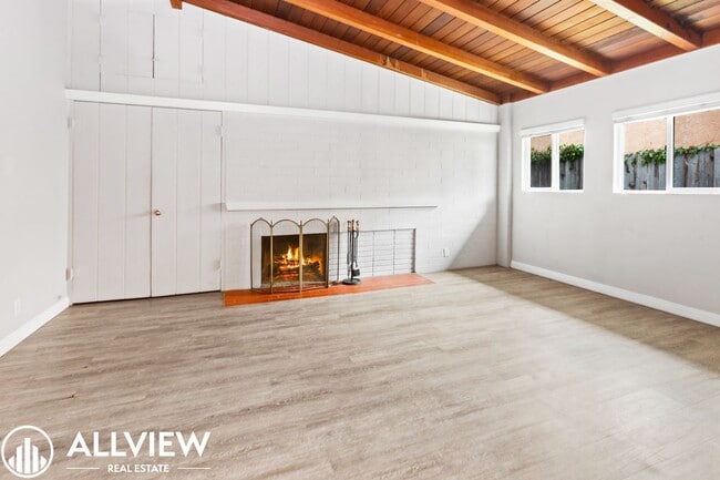 Building Photo - 311 Avenida Santa Barbara