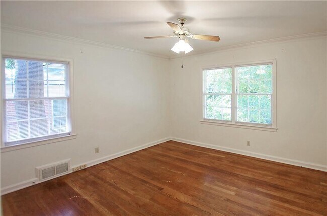 Building Photo - 1261 Kingsley Cir NE