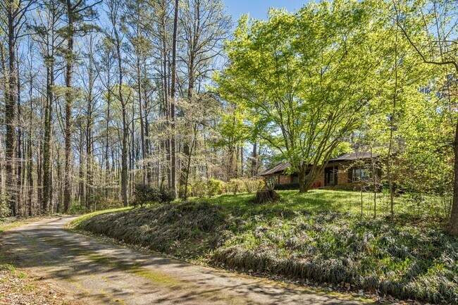 Building Photo - 2888 Greenbrook Way NE