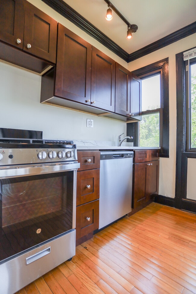 Building Photo - 4546 N Malden St