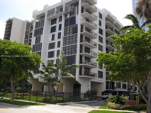 Building Photo - 1440 Brickell Bay Dr