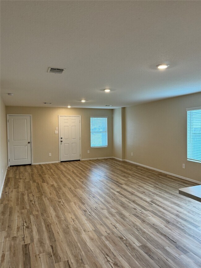 Foto del edificio - 17591 Longwood Trce Ln