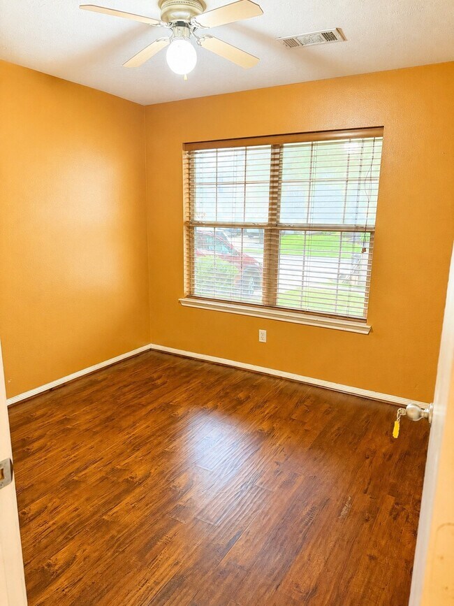 Foto del edificio - 8319 Ballina Ridge Ct