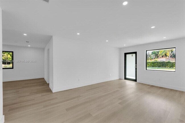 Foto del edificio - 1597 NE 143rd St
