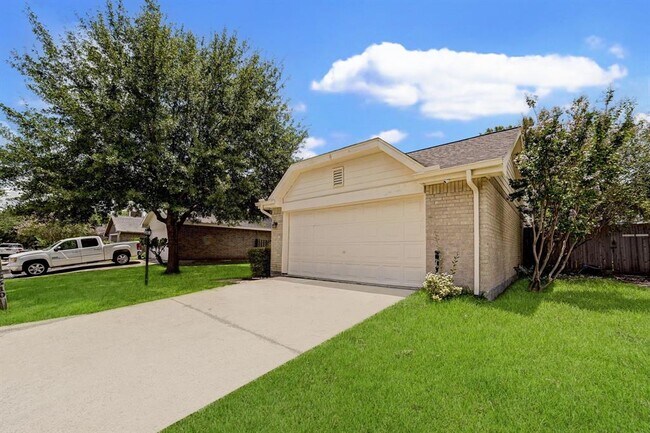 Foto del edificio - 3310 Meadway Dr