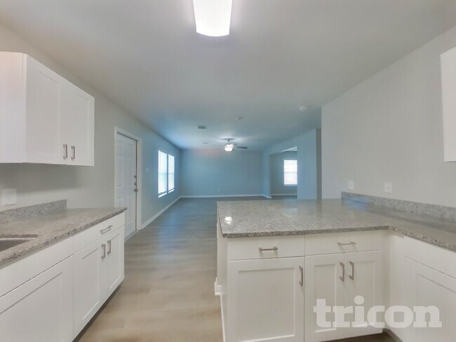 Building Photo - 15680 Del Norte Dr