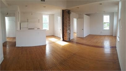 Building Photo - 626 W 18th St