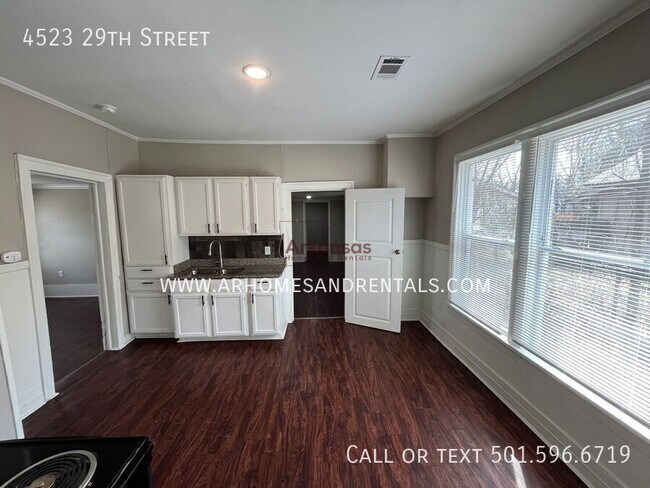 Foto del edificio - 4523 W 29th St