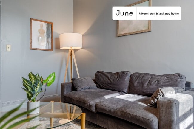 Foto del edificio - Room in Shared 3 bed/1 bath home
