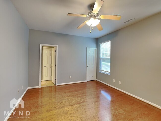 Foto del edificio - 909 Summer Storm Dr