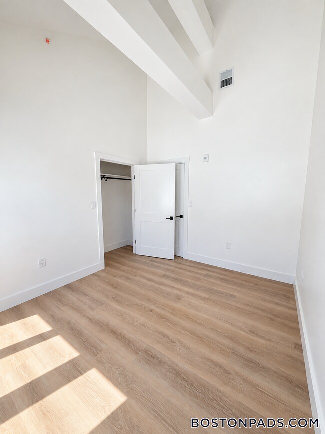 Foto del edificio - 275 Shrewsbury St