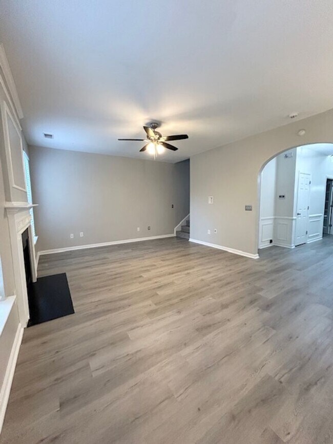 Foto del edificio - WELCOMING FOUR BEDROOM HOME IN WILLOWBROOKE