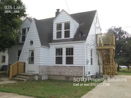 Building Photo - 935 Lake St