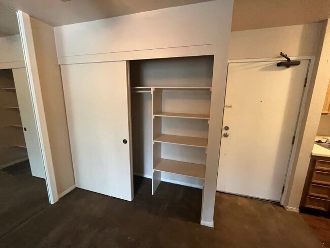 Foto del edificio - 6650 Amherst St